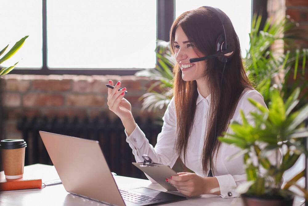 Person teaching why empathy is important in customer service