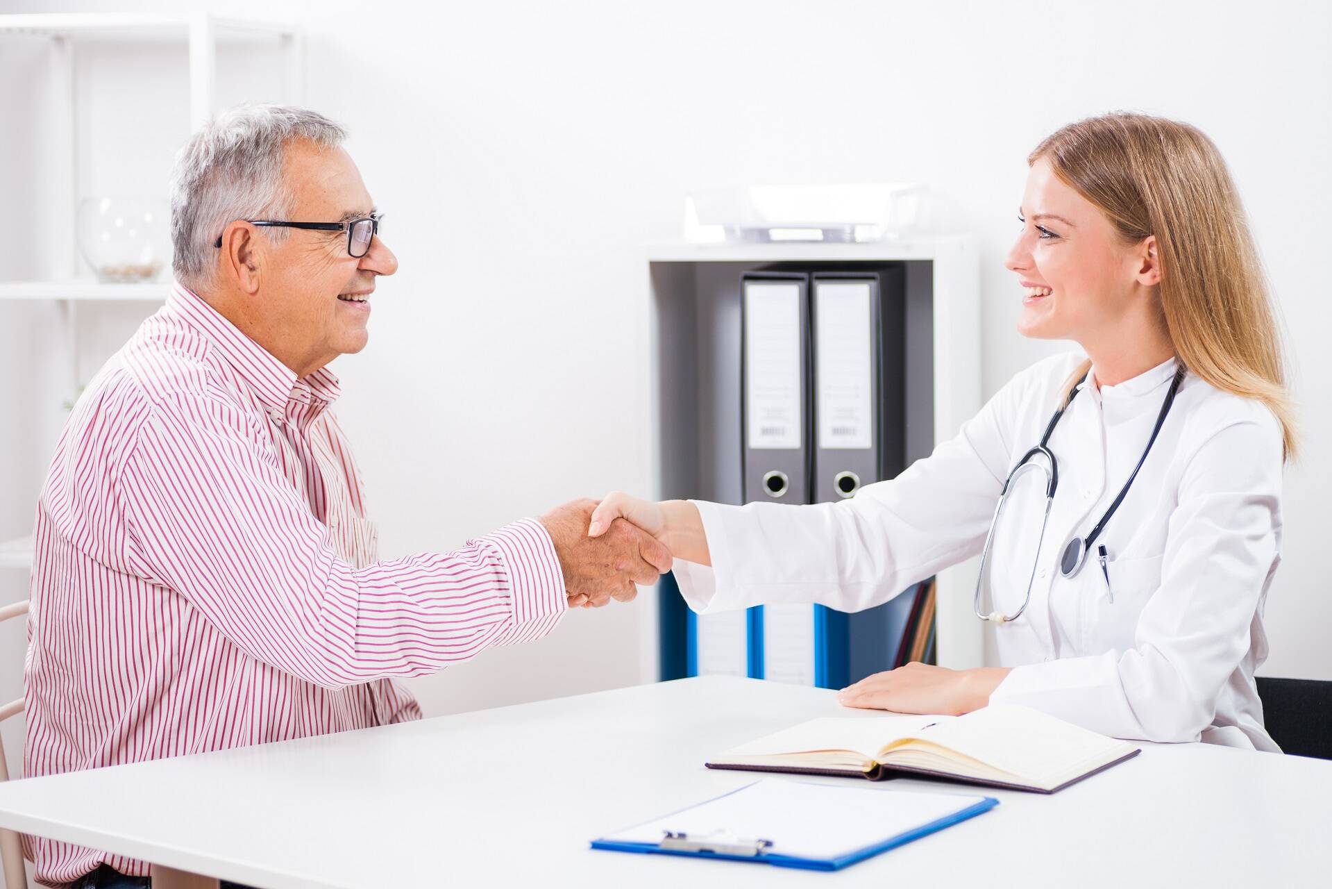 Physician successfully managing patient expectations with patient