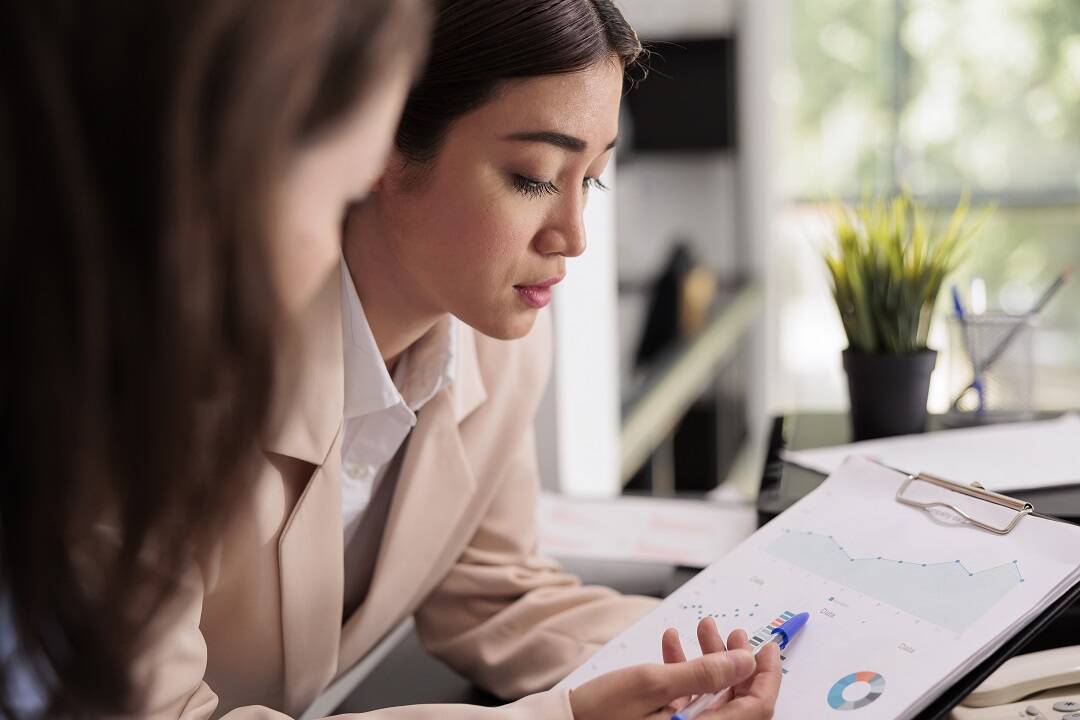 Front office manager conducting front desk performance review of receptionist