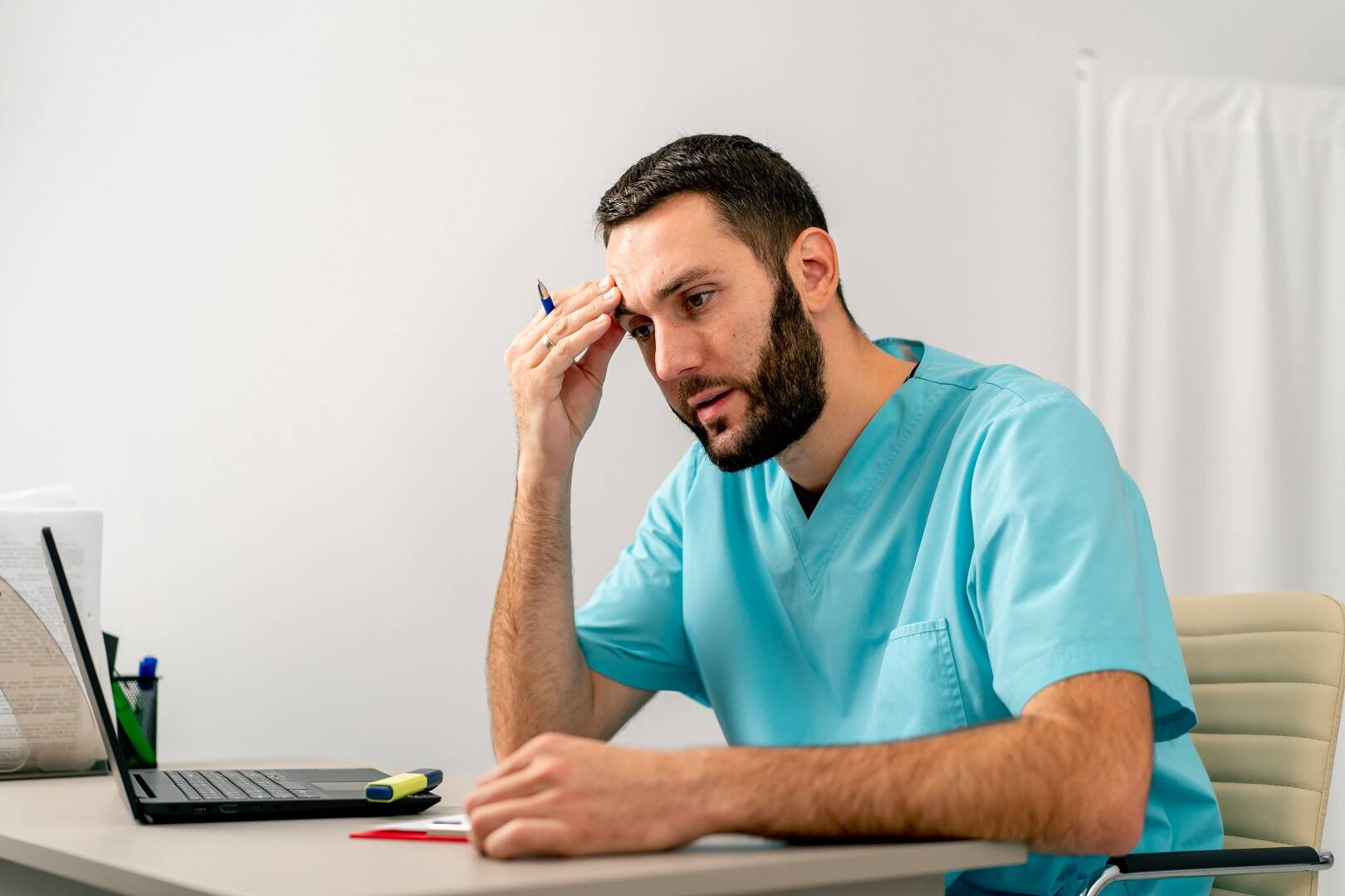 Stressed physical therapy practice manager needing to learn how to reduce bad debt in healthcare